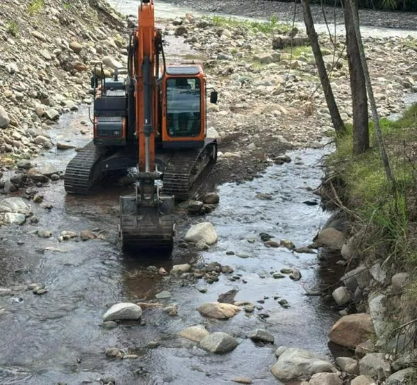 Tres años después de la tragedia invernal, el Gobierno nacional envía maquinaria a municipio de Caldas