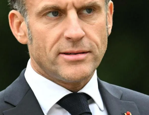 Dimisión, legislativas anticipadas, cohabitación: los escenarios para Macron, cada vez más aislado
