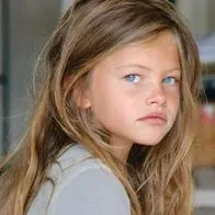 Foto de Thylane Blondeau en niñez, en nota de cómo luce la niña más bella del mundo ahora, que reapareció en desfile de París