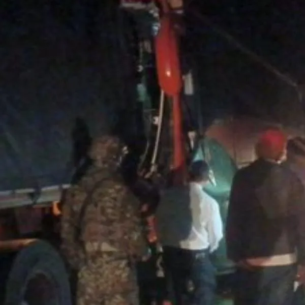 Nuevo cierre en vía al Llano por grave accidente entre bus y vehículo de carga