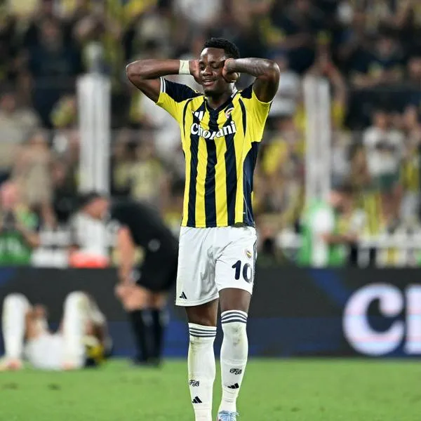 Jhon Durán podría salir de Fenerbahce: el equipo le hizo fuerte advertencia