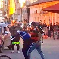 Video viral: sujeto peleó contra dos agentes de tránsito y luego lo capturaron