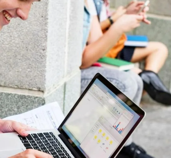 Imperdible: Esta universidad y el Icetex lanzan 99 becas virtuales para bachilleres y profesionales 
