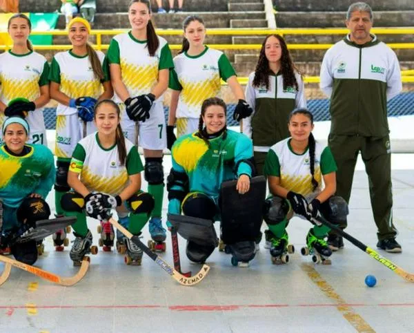 Equipo femenino de hockey en Caldas exige más apoyo: solo recibirán uniformes para el Interligas