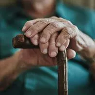 Foto de vejez, en nota sobre cómo el hombre más longevo del mundo logró tener larga vida, según contó secreto