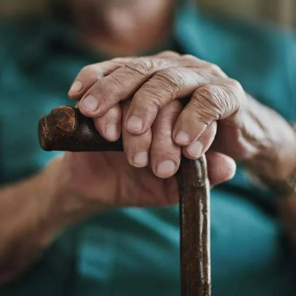 Foto de vejez, en nota sobre cómo el hombre más longevo del mundo logró tener larga vida, según contó secreto