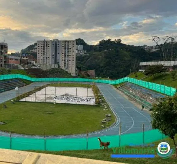 Caldas: ahora sí arreglarán la pista de patinaje y la cancha sintética, además de una vía clave