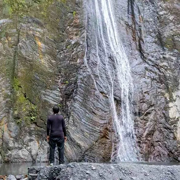 Foto de Macanal (Boyacá), en nota de cuál es el pueblo con letrero más grande de Colombia, cerca a Bogotá, y cascadas
