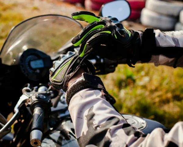 Ciudadano denuncia multa inventada que no le permite renovar licencia de moto, ¿qué ocurrió?