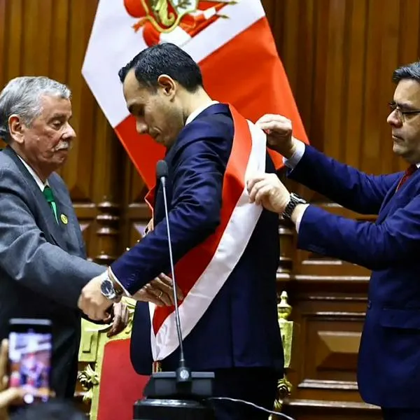 Quién será el presidente encargado de Perú tras destitución de Dina Boluarte 