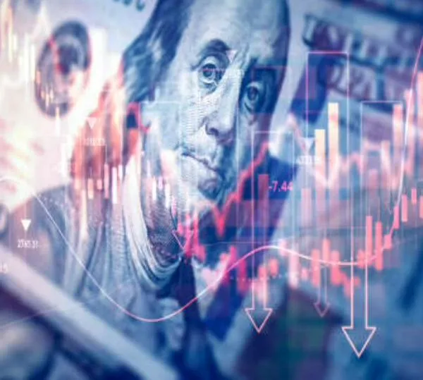 Dólar baja en última sesión de la semana y se aleja de los $3.900