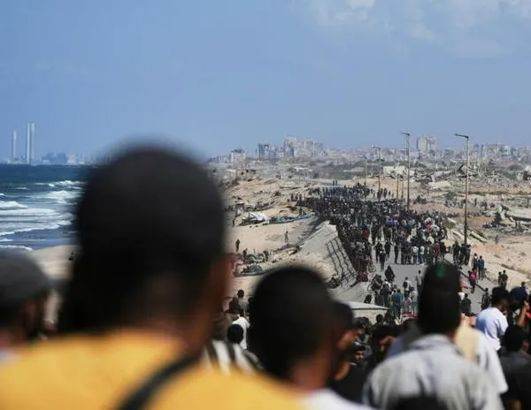 Tras el alto el fuego en Gaza, miles de palestinos regresan a sus hogares