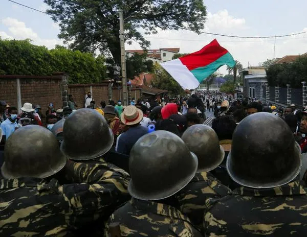 Madagascar: militares se rebelan y llaman a desobedecer las órdenes de disparar contra los manifestantes