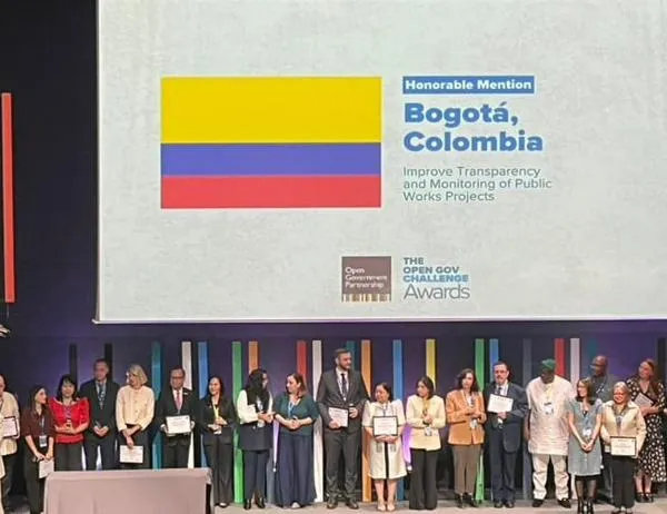 Bogotá recibe mención honorífica en España por iniciativa de transparencia en infraestructura pública 