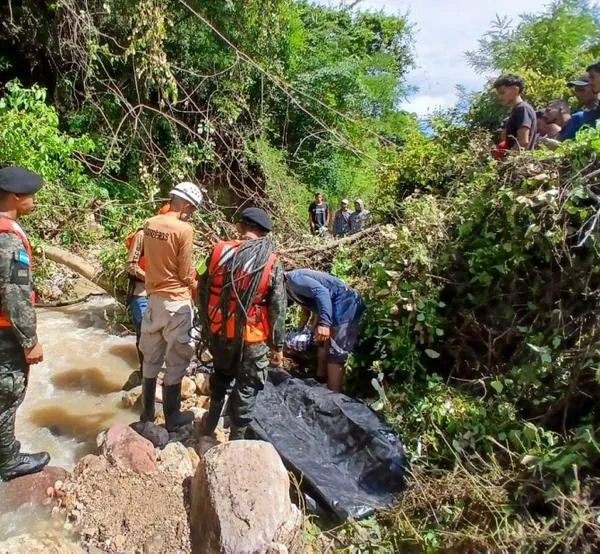 Hallan cuerpo de uno de los dos niños arrastrados por una corriente provocada por fuertes lluvias