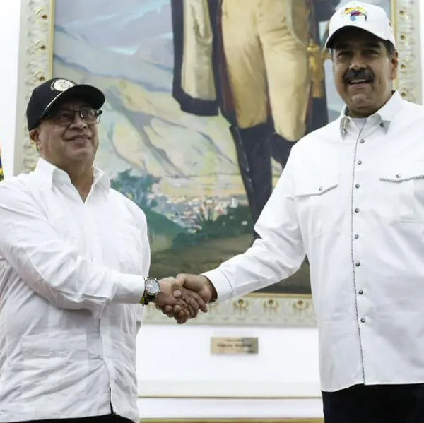 Gustavo Petro dice que no defiende a Nicolás Maduro tras fuerte mensaje que lanzó contra María Corina Machado tras Nobel de Paz.