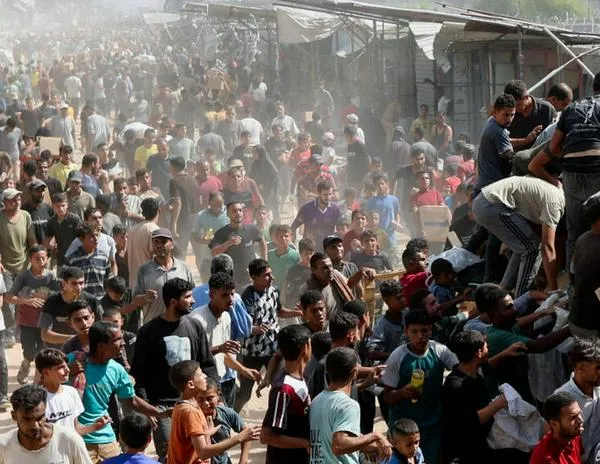 Camiones de ayuda entran a Gaza, previo a liberación de rehenes y visita de Trump a Medio Oriente