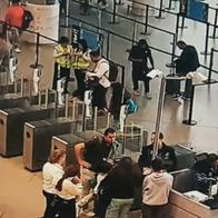 Condenan a funcionaria de Migración por sobornos
