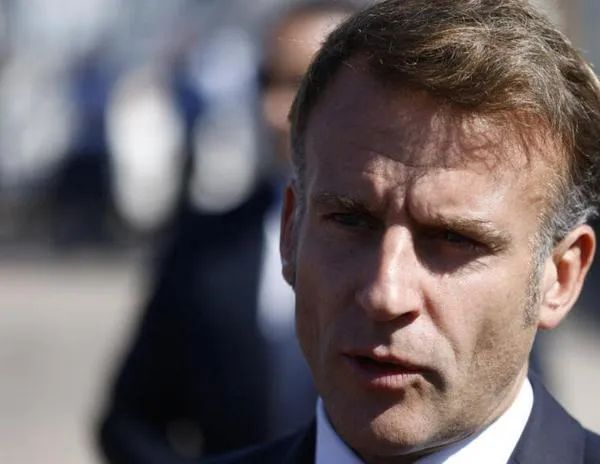 Macron pide "trabajar por la estabilidad", mientras la oposición presenta mociones de censura
