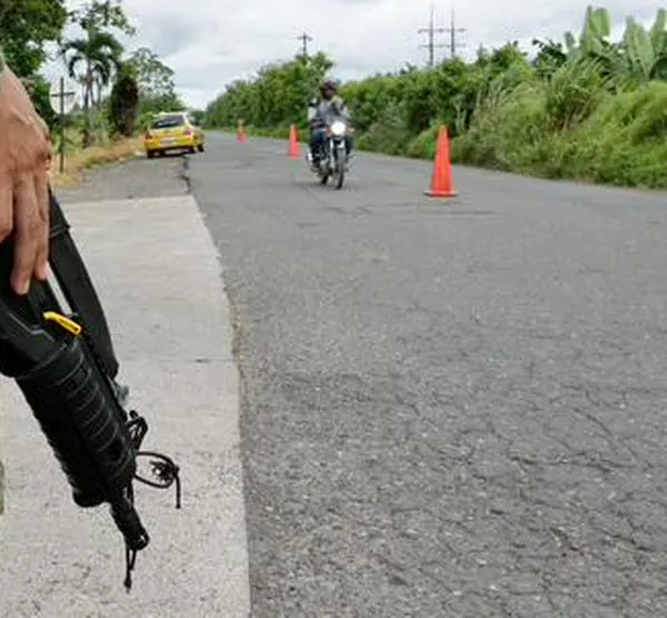 Accidente en Caloto (Cauca): un soldado fue arrollado por un civil que también terminó herido