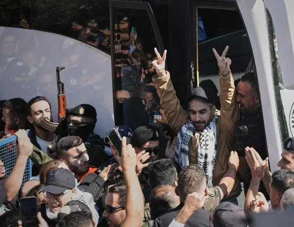 Alto el fuego en Gaza: entre alegría y decepción, el regreso de 88 presos palestinos a Ramala
