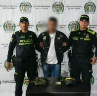 Capturan en el Portal Norte a falso policía que requisaba pasajeros para robarlo