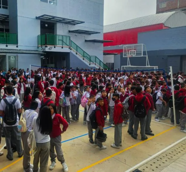 Estrenan el nuevo edificio de un megacolegio en Caldas tras 12 años de espera: emoción en el municipio
