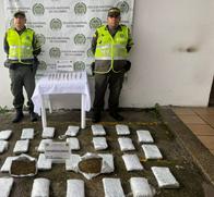 Plan Cazador en vía Antioquia - Caldas : hallan 16 kilos de marihuana y munición en camión de encomiendas