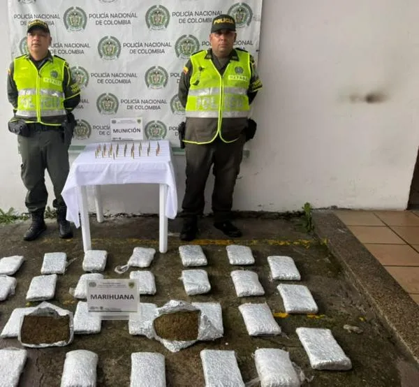 Plan Cazador en vía Antioquia - Caldas : hallan 16 kilos de marihuana y munición en camión de encomiendas
