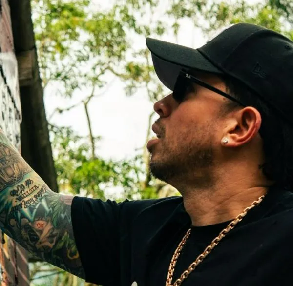 Artistas de Pereira realizan mural en honor a De la Ghetto: el reguetonero firmó la obra