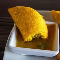 Foto de empanadas, en nota de cómo nació tomar onces en Colombia y significado con raro secreto de religiosos