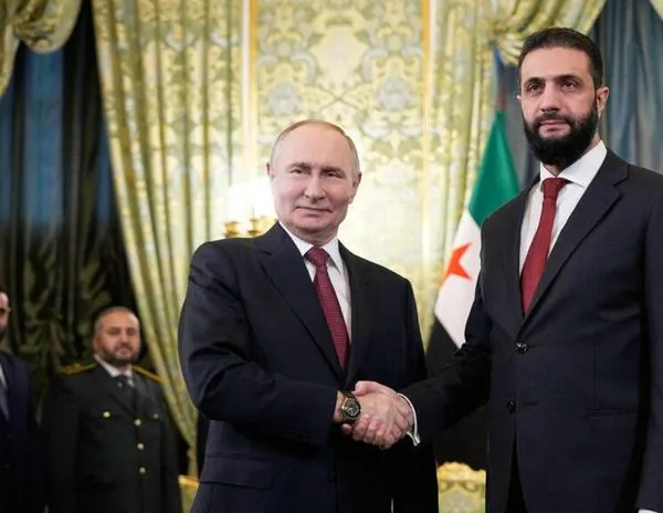 Primer encuentro entre el presidente interino sirio Ahmed al-Sharaa y Vladimir Putin en Moscú