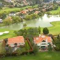Foto de Aposentos Club House, en nota de cómo es un conjunto de casas de millonarios en Colombia, con piscina y más lujos