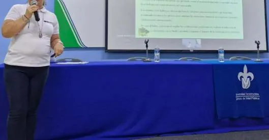Esta profe de Manizales lleva a México su estudio sobre la evolución de la investigación en IA y marketing