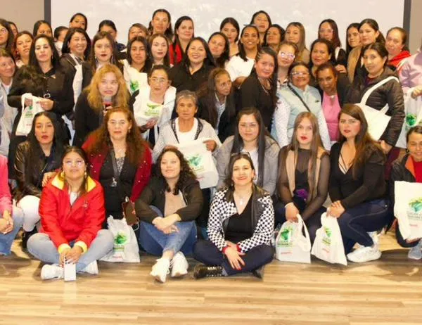 143 mujeres de Sumapaz se gradúan como conductoras en 'Más Mujeres Seguras' 