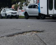 Conductores alertan sobre hueco en la entrada del Hospital Infantil de Manizales: esperan por el arreglo