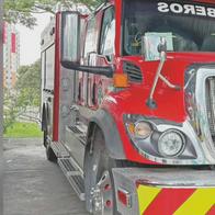 Cuerpo Oficial de Bomberos recibió carro cisterna y máquina extintora