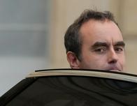 El primer ministro francés podría sobrevivir a las mociones tras pausar la reforma de pensiones