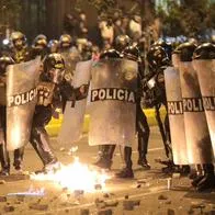 Protestas en Perú dejan un muerto y más de 100 heridos por instalación de Jerí