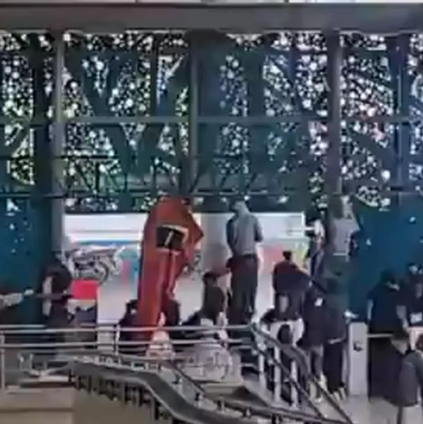 Video: encapuchados se toman portal de Transmilenio en el sur y aterran