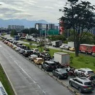 Accidente de moto colapsó calle 26 hacia aeropuerto: viajeros preocupados