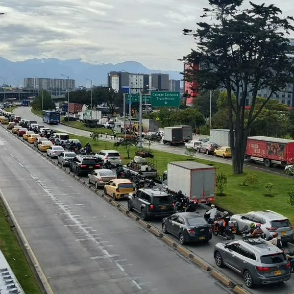 Accidente de moto colapsó calle 26 hacia aeropuerto: viajeros preocupados