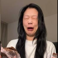 'Influencer' Sara Zhan probó frutas colombianas y causó polémica su reacción 