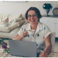 ¿Cómo debe ser una casa para un adulto mayor en Colombia? Hay hogar inteligente