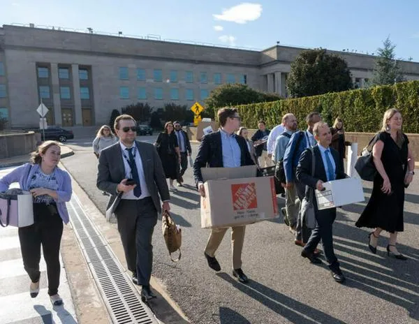 Decenas de periodistas abandonan el Pentágono: ¿cuáles son los cambios por los que la prensa denuncia censura?