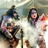 Ace Frehley y Gene Simmons durante el concierto de Kiss en el Super Bowl de 1999