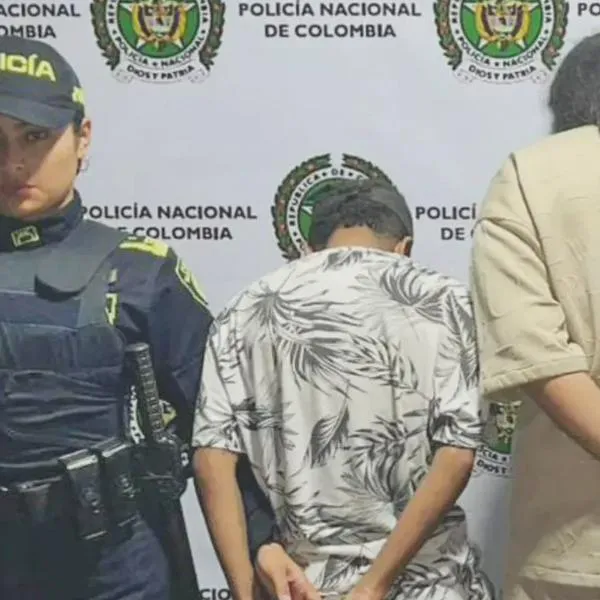 Mujeres en moto fueron sorprendidas con 500 dosis de alucinógenos