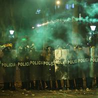 Perú se prepara para el estado de emergencia tras protestas masivas y violencia