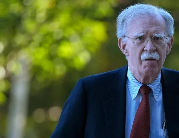 John Bolton se entrega a las autoridades tras ser imputado en caso de información clasificada