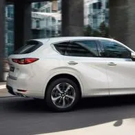 Mazda confirmó la llegada a Colombia de la nueva Mazda CX-60 híbrida enchufable, SUV que compite directo con Volvo y BYD por precios.